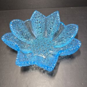 L.G. Wright Blue Daisy & Button 10 5/8" Star Bowl